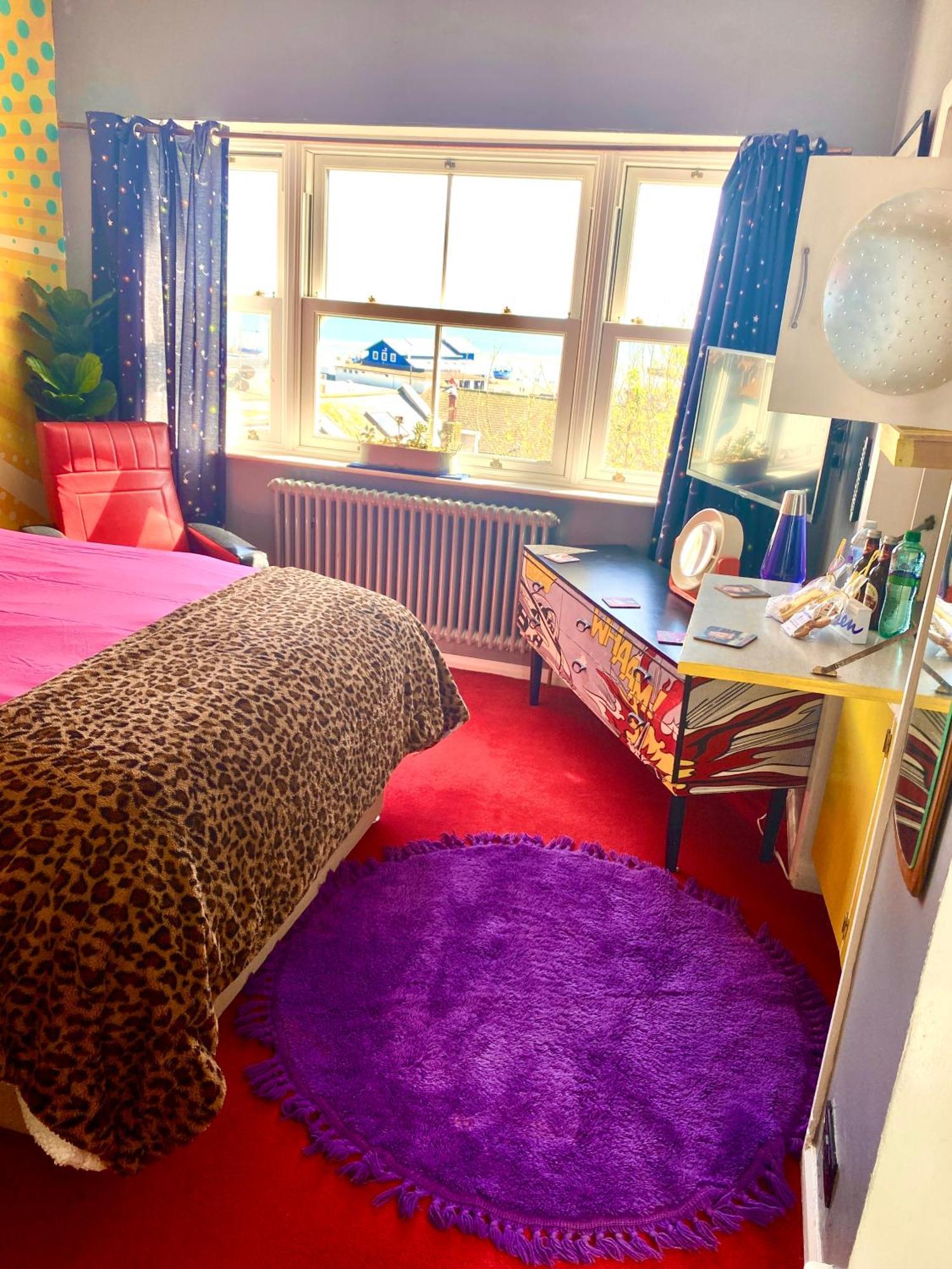 Pop Art Pad Heart Of Old Town With Parking! Daire Hastings Dış mekan fotoğraf